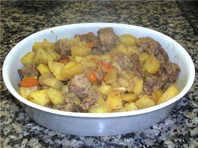 Картофель с говядиной, запеченный в рукаве.