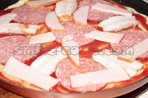 тесто для пиццы с мясом