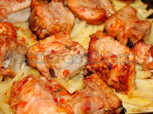 картофель с ребрышками в аджике