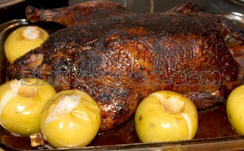 запеченная утка с яблоками запеченная утка с яблоками