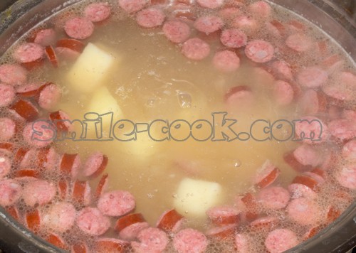 бульон с колбасками бульон с колбасками