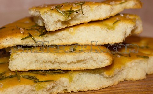 фокачча с розмарином и морской солью