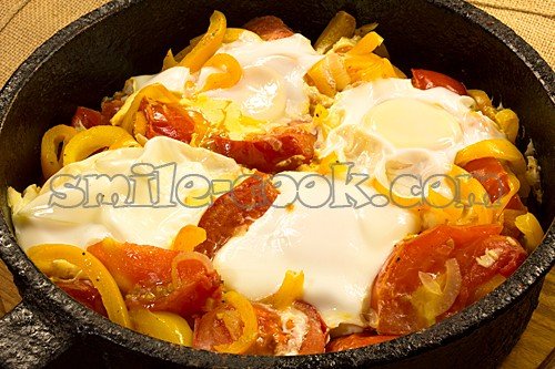 яичница с овощами пиперада яичница с овощами пиперада