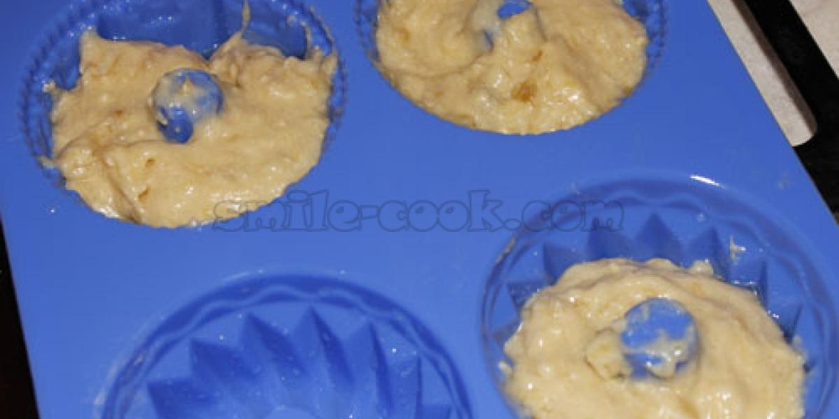 muffins (muffins) in mold