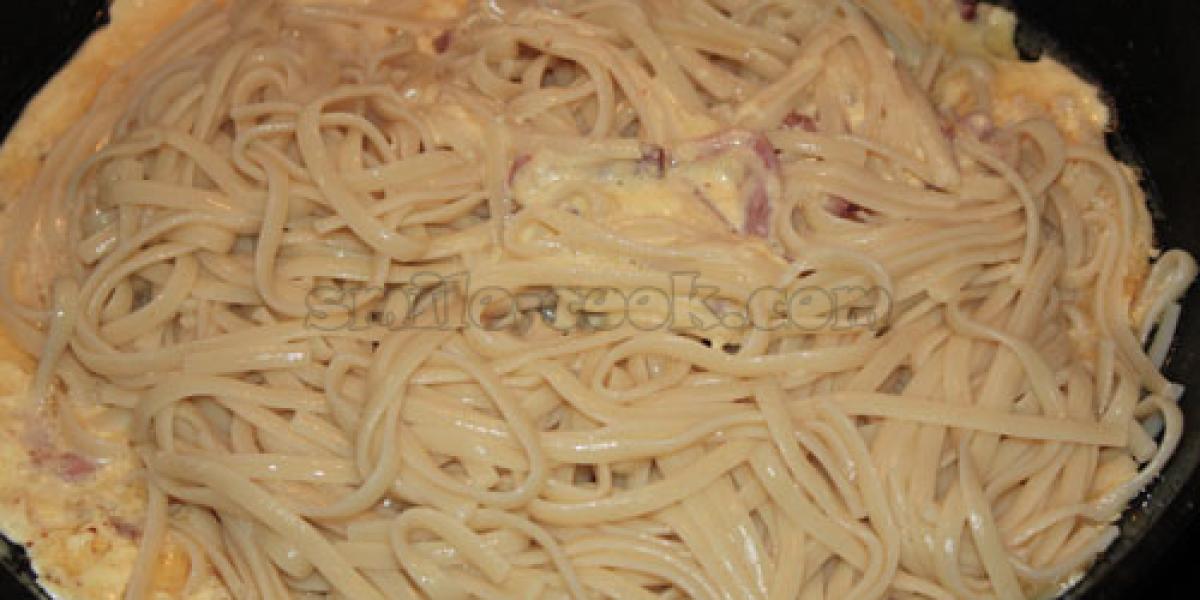 spaghetti with carbonara sauce