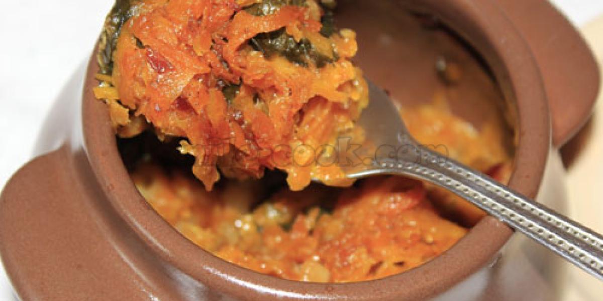 meat in sorrel leaves in pots