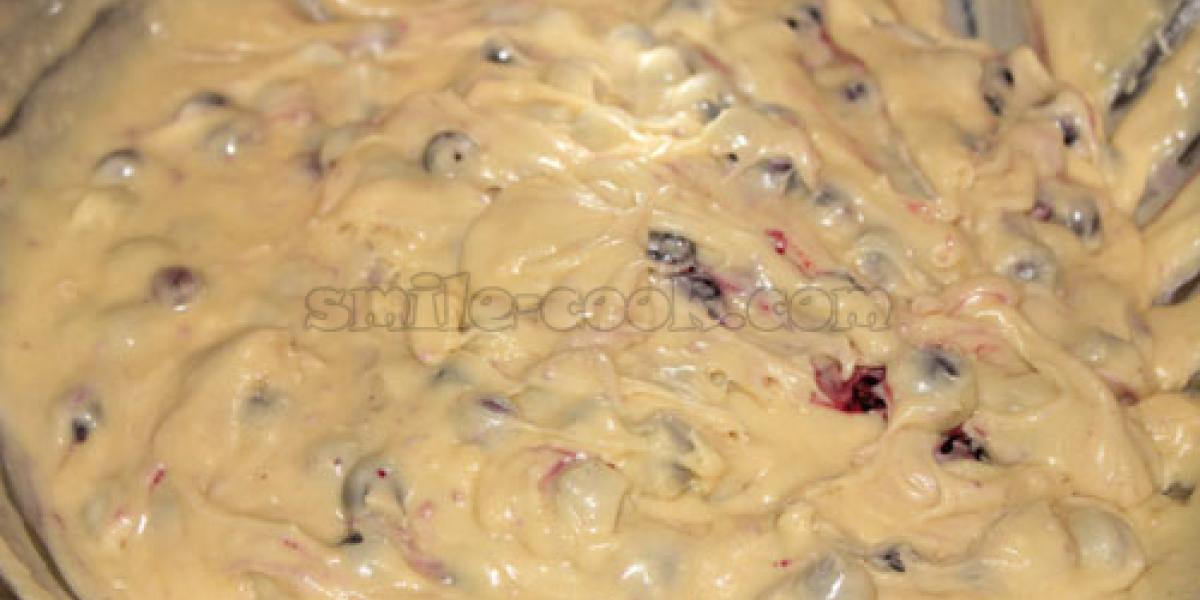 black currant muffin batter