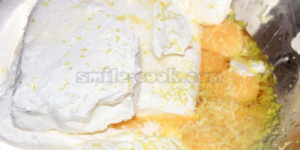 cottage cheese with sugar, yolks and zest