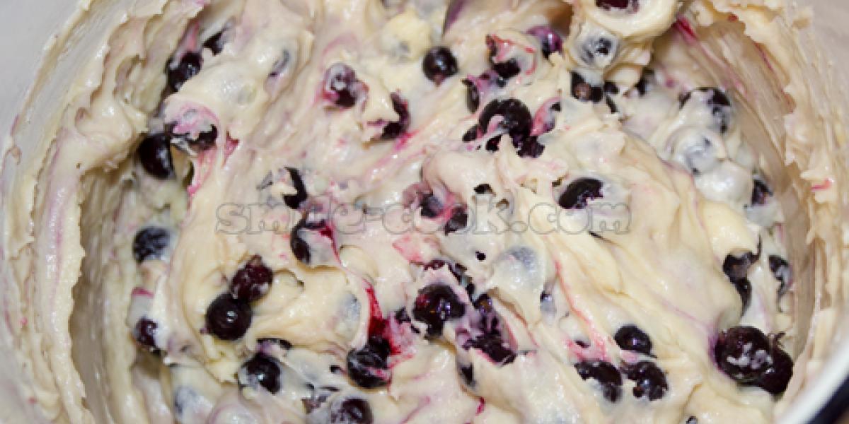 berry muffin batter