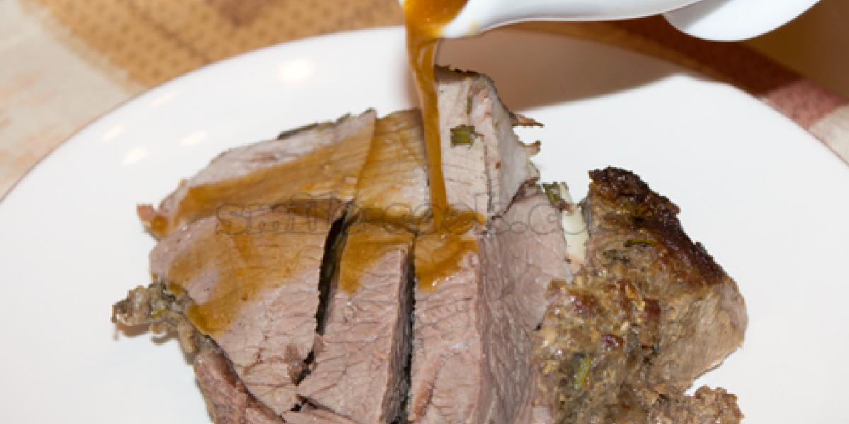 baked lamb with gravy