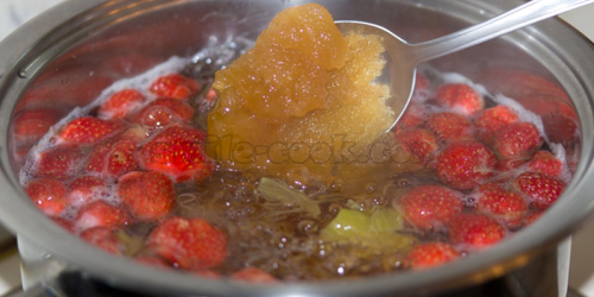 rhubarb and strawberry compote