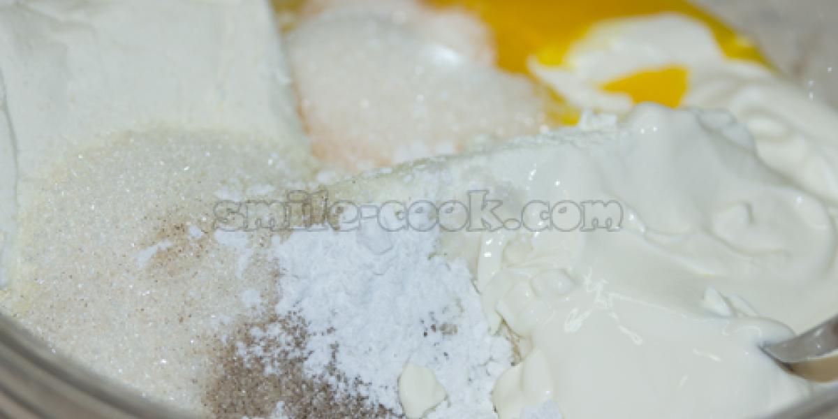 cottage cheese, yolks, sugar and sour cream