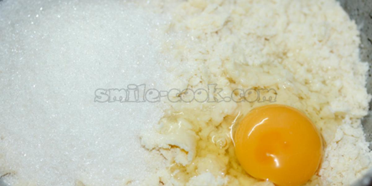 flour crumble, egg and sugar