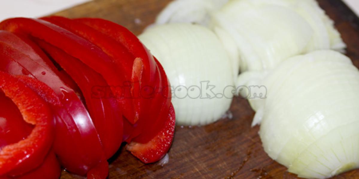 sliced onions and peppers