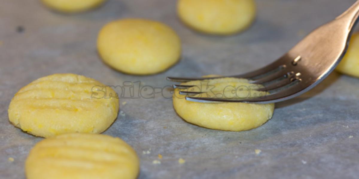 fork pattern on cookies