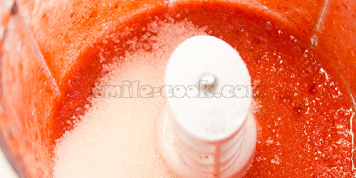 strawberry puree with sugar