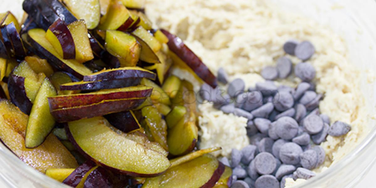 dough with plums and chocolate