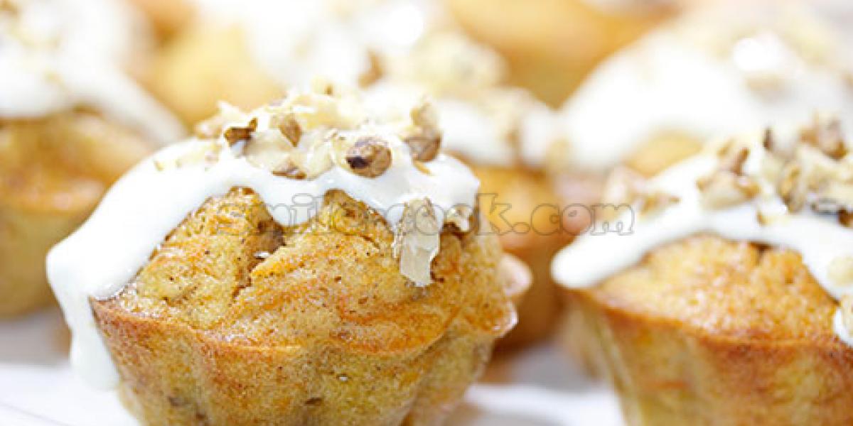 pumpkin frosted muffins