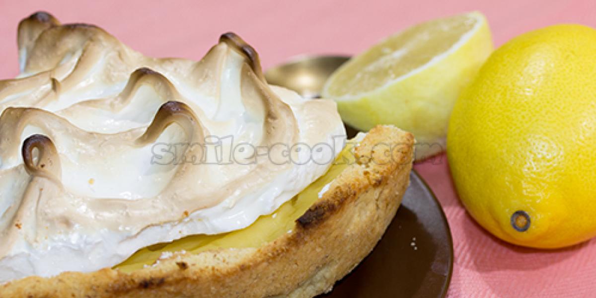 lemon tart with meringues