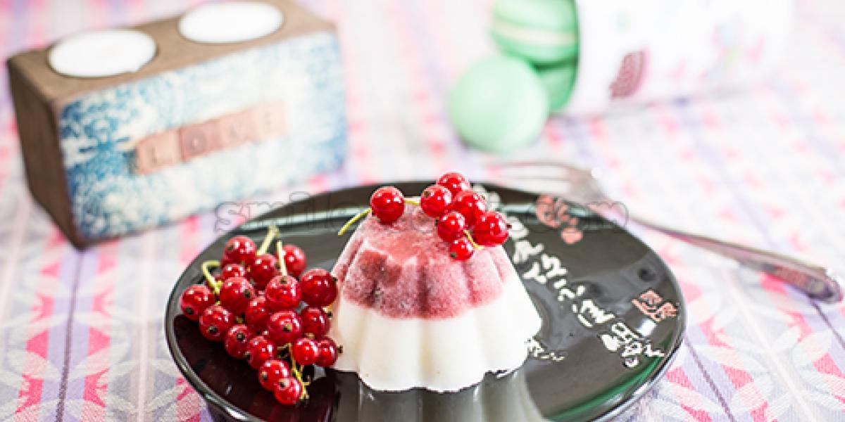 panna cotta with strawberries