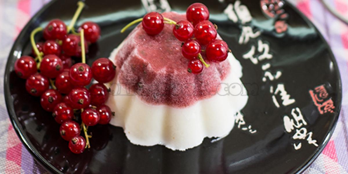 panna cotta with berries