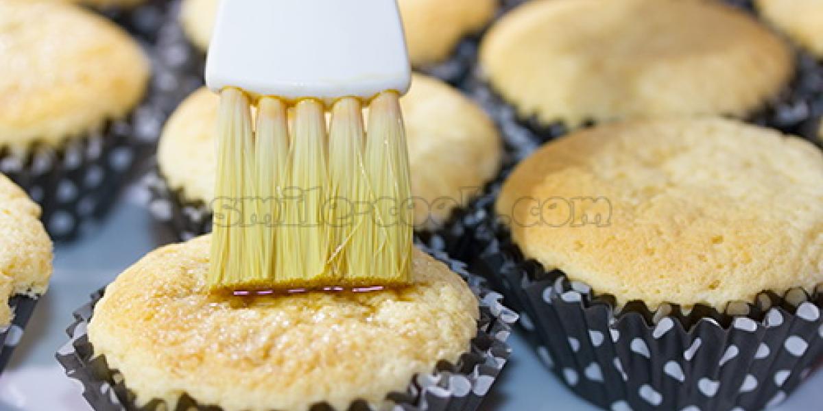 soaking cupcakes