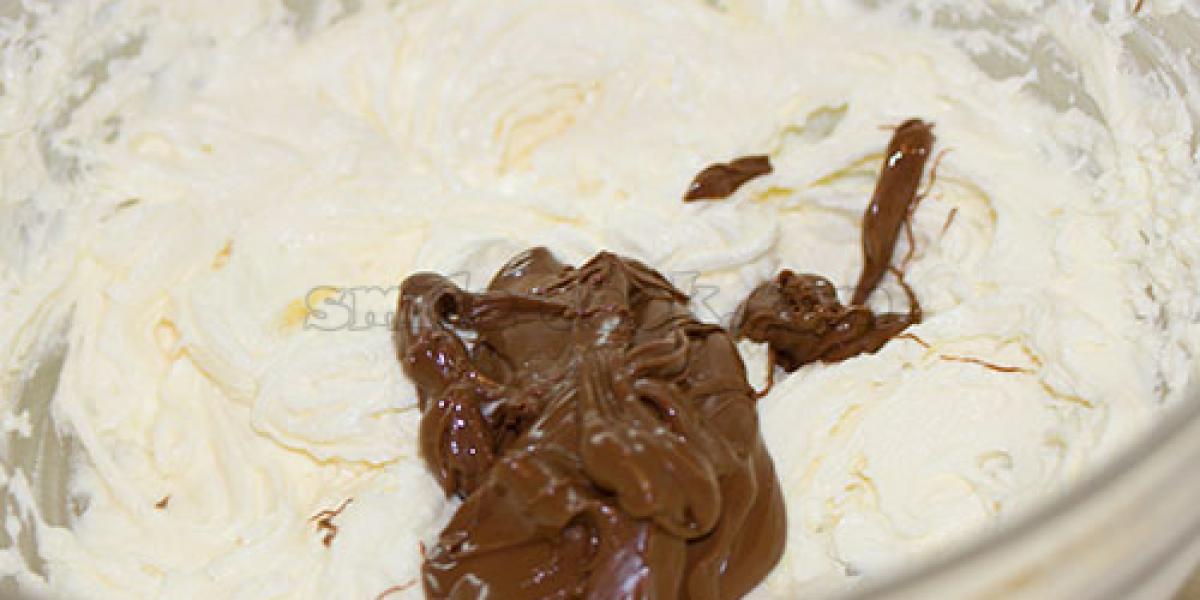 whipped butter with powder and chocolate